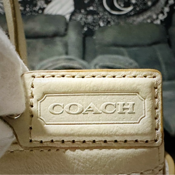 Vintage style Coach soho shoulder Bag Cream and Tan tote Women's Bag - Picture 6 of 15